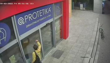 Bizarný prípad z Bojníc: Vo väzbe skončil alkoholik, ktorý rozbil výklad, aby sa dostal na psychiatriu