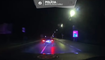 VIDEO: Naháňali ho vo dvoch štátoch. Čech, ktorý „uniesol“ spolujazdca, nabúral na Slovensku