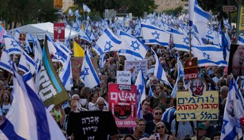 Tisíce ľudí protestovali proti Netanjahuovi, prišli aj pred jeho vilu