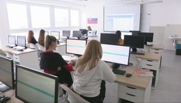 Vybrať si ďalšie smerovanie v štrnástich rokoch nie je ľahké. Deviataci posielajú prihlášky na stredné školy