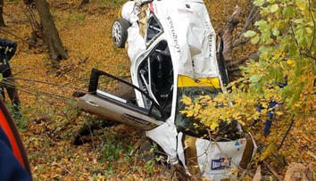Majstrovstvá Slovenska v rally zatienila nehoda, spolujazdec skončil v bezvedomí