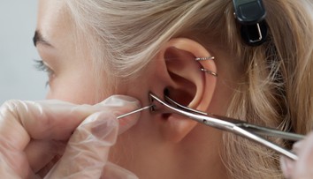Kedysi bol typický pre pirátov, neskôr pre punkáčov či rebelov. Kde je bezpečné dať si piercing a prečo