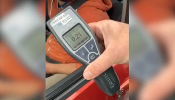 Dopravní policajti si v Bratislave objednali jedlo, kuriér, ktorý im ho viezol, nafúkal