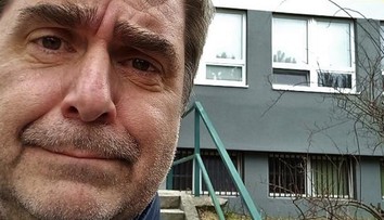 Takýto "darček" Peter Marcin na narodeniny nečakal. Skončil na polícii