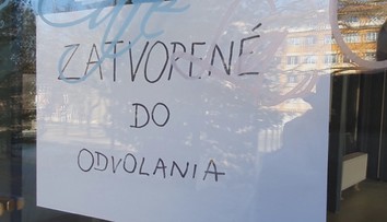 Ľudia, ktorí pre pandémiu museli zostať doma s nižšou mzdou, majú opäť hlavu v smútku