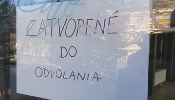 Ľudia, ktorí pre pandémiu museli zostať doma s nižšou mzdou, majú opäť hlavu v smútku