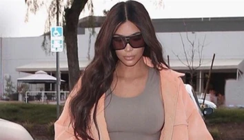 Najokatejší photoshop v histórii Instagramu? Kim Kardashian sa za túto fotku smeje celý svet