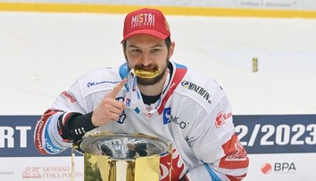 Třinec sa pokúsi o historický zápis s viacerými Slovákmi. Libor Hudáček poslal odkaz do Edmontonu