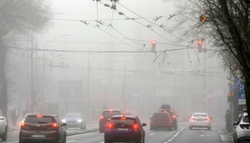 Hmla i poľadovica na celom Slovensku. Na cestách si dávajte pozor