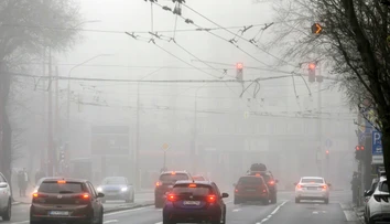Hmla i poľadovica na celom Slovensku. Na cestách si dávajte pozor