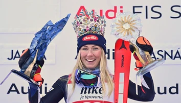 Najkrajšia trofej, akú som kedy dostala. Shiffrinová si Jasnú nevie vynachváliť