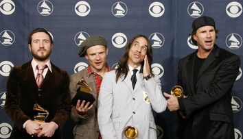 Zomrel gitarista kapely Red Hot Chili Peppers
