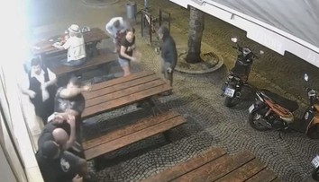 VIDEO: Päste i nadávky. Český poslanec zastupiteľstva zmlátil rusky hovoriaceho muža