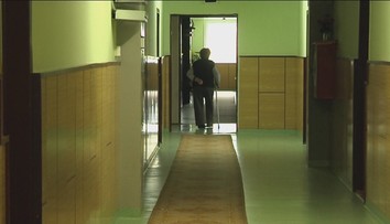 Očkovanie v zariadeniach sociálnej starostlivosti ide pomaly. Niekde však už môže byť neskoro