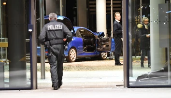 Muž nabúral na štedrý večer autom do centrály SPD v Berlíne: Okrem neho sa nik nezranil