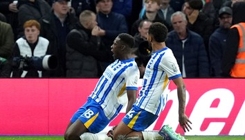 Brighton zmazal dvojgólové manko za 18 minút. United neskóroval ani proti Aston Ville, je až štrnásty