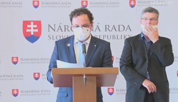 Radikálne sprísnenie interrupcií opäť v parlamente. Martin Čepček tým prekvapil aj svojich kolegov