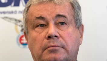 Bývalý minister školstva Ján Mikolaj sa možno vráti na scénu