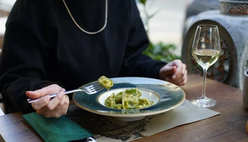 Za obľúbené pesto zaplatila rokom v nemocnici. Žene pre vzácne ochorenie ochrnulo celé telo