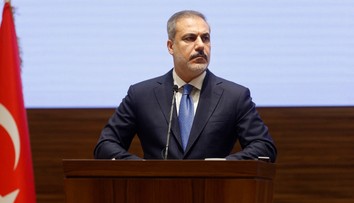 Sme na rázcestí. Buď bude trvalý mier alebo svetová vojna, vyhlásil turecký minister