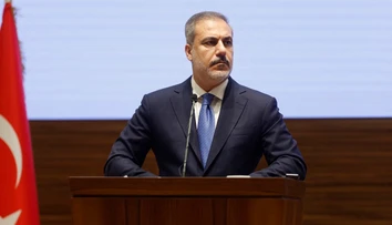 Sme na rázcestí. Buď bude trvalý mier alebo svetová vojna, vyhlásil turecký minister