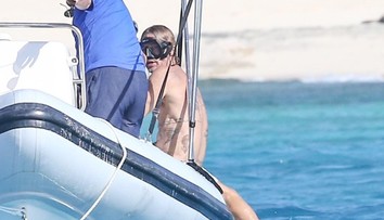 Fotografi vystopovali Brada Pitta na dovolenke: Odhalili jeho spoločnosť