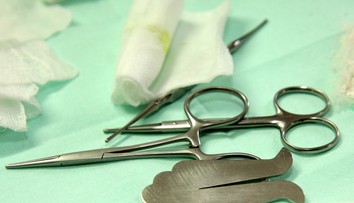 Dojčaťu spravili doma obriezku. Na následky zranenia zomrelo