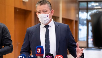 Minister Mikulec sa vyjadril k zadržaniu poslanca Medveckého počas utorkového protestu