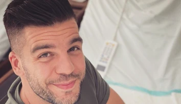 Tomáš Juríček s dcérkou v náručí. Vlasov má na rozdávanie