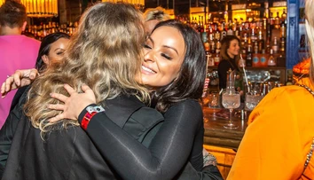Schyľuje sa k ďalšiemu celebritnému rozvodu? Známeho speváka nachytali s inou