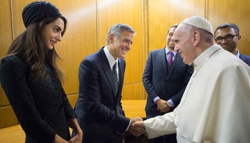 Richard Gere a George Clooney sa stretli vo Vatikáne s pápežom
