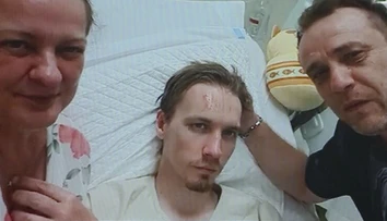 Študent Denis, hospitalizovaný v Číne, po viac ako mesiaci otvoril oči. Jeho rodičia opísali prvé chvíle po prebudení