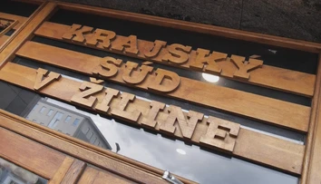 Utiekol hneď po rozsudku. Krajský súd poslal vraha na 21 rokov za mreže, on hneď ušiel za hranice
