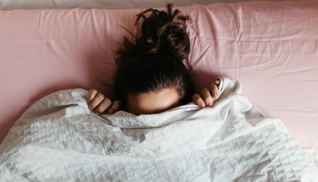 Hanbíte sa v intímnych situáciách? Takto prekonáte hanblivosť v živote aj v posteli