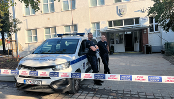 Bombový poplach na viacerých školách v Bratislave aj okolí, prehľadávali ich policajti