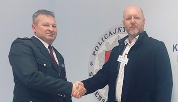Polícia sa ospravedlnila pánovi Vlastimilovi. Drsný zákrok pre oškreté auto šokoval celé Slovensko