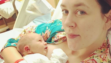 Rozhlasová moderátorka oživila vysielanie: Synčeka porodila v priamom prenose