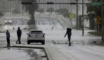 Ľudia volali počas hurikánu o pomoc. Záchranári sa museli len bezmocne prizerať