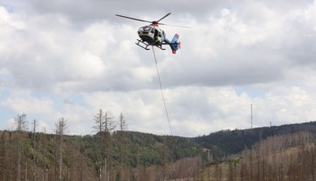 Požiar v Ludrovskej doline: Okrem hasičov nasadili aj vrtuľníky
