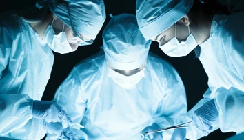 Muž mal podstúpiť operáciu žlčníka. Po neuveriteľnej chybe má doživotné následky