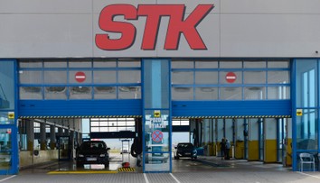 Vodiči mali hlavu v smútku. Stanice STK na celom Slovensku mali veľký výpadok systému