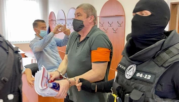 Kováčik mal v dome pri zadržaní tisíce eur. Našli ich na povale v krabici od cigár