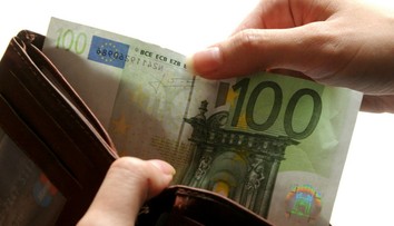 Desaťtisíce Slovákov dostanú tento mesiac o sto eur viac. Týka sa to aj vás?