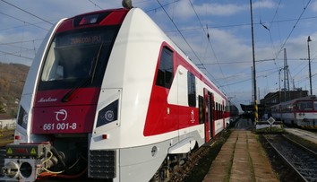 Vlak v Žiari nad Hronom zachytil opitého muža na nástupišti a stiahol ho pod seba. Zraneniam podľahol