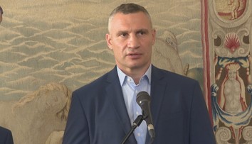 Na Slovensko prišiel ďalší známy ukrajinský politik. Od primátora Bratislavy dostal 25 autobusov