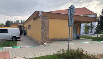 Polícii sa podarilo zadržať jedného z lupičov pošty vo Voderadoch