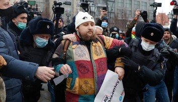 Protesty v Rusku: Tisíce ľudí demonštrujú za prepustenie Navaľného, na proteste zadržali aj jeho ženu