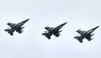 VIDEO: Stíhačky F-16 smerujú na Slovensko. Takto vzlietli z USA