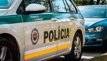Polícia zasahovala pri hromadnej bitke vo Veľkej Lomnici. Konflikt mal vzniknúť pre dedičstvo