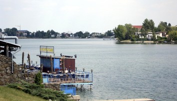 Senecké jazerá výrazne menia tvár. Majitelia sa s pozemkami posúvajú k vode